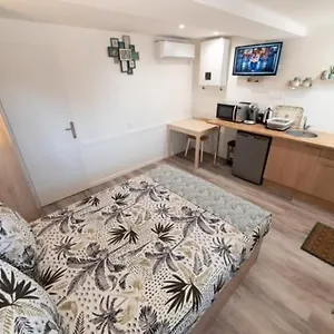 Appartement Studio Proche De Lyon, Meyzieu